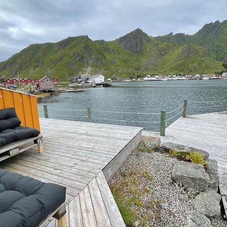 Charming Waterfront Cabin In Ballstad, Lofoten Exterior foto