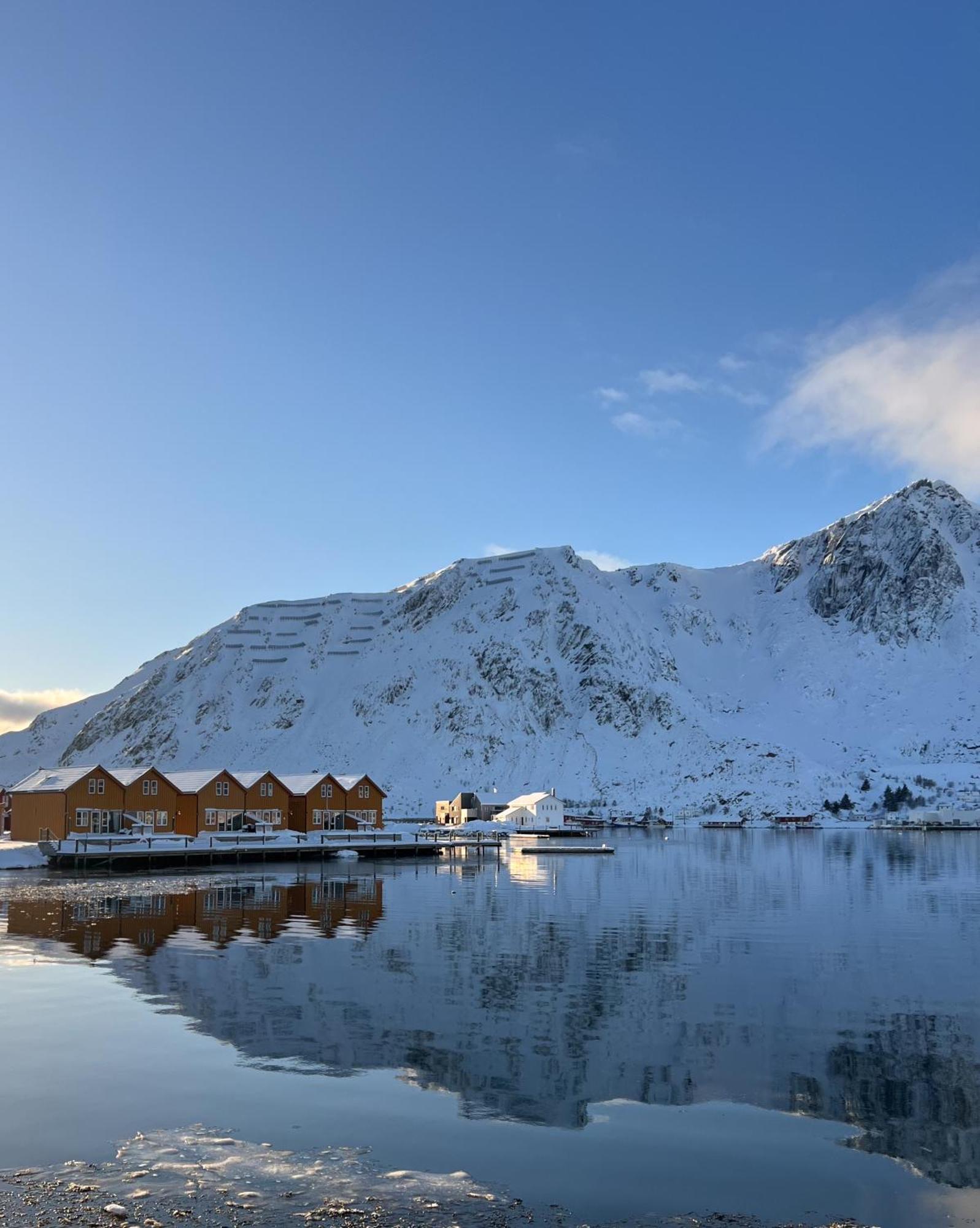 Charming Waterfront Cabin In Ballstad, Lofoten Exterior foto
